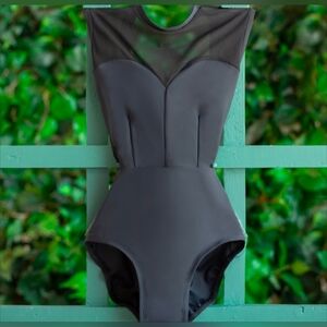 Luckyleo Leotard M sweetheart mesh bust seams